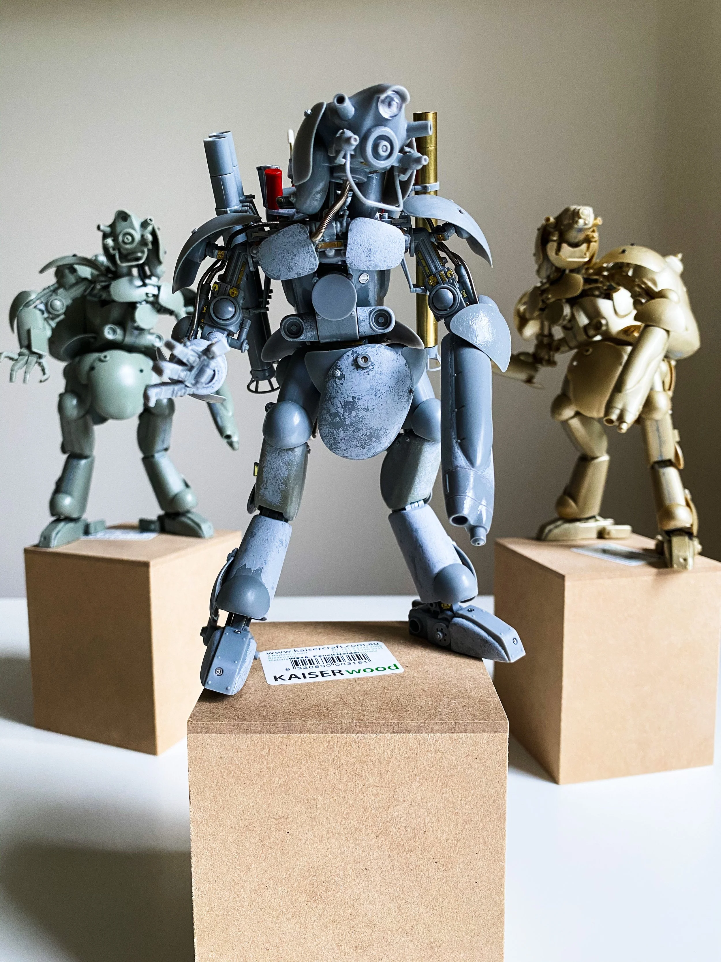 Maschinen Krieger Kyklop Großer Hund Acquired! — Paint on Plastic